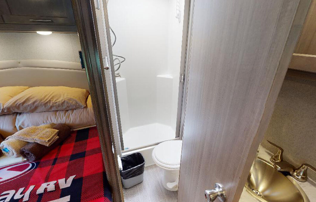 Class C Motorhome-Large (C-Large), , hi-res image number 17